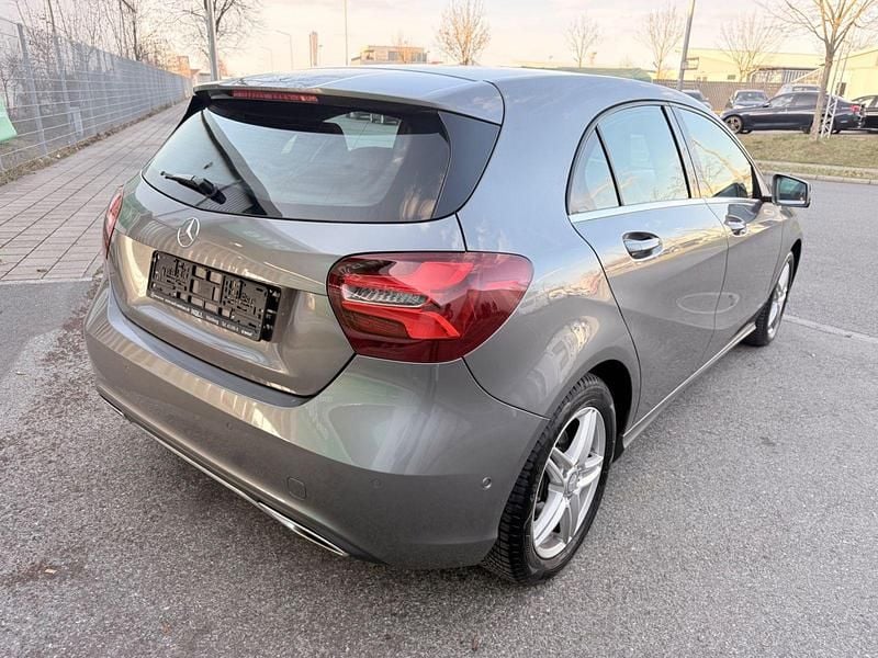Gebraucht Mercedes A180 122 PS (89 kW) 2016 Grau Kleinwagen