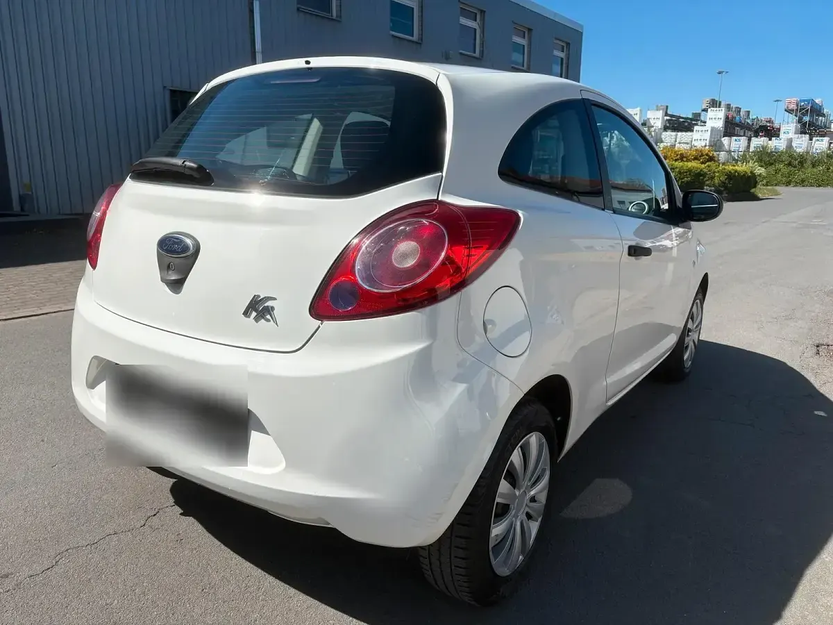 Gebraucht Ford Ka 69 PS (50 kW) 2016 Weiß Kleinwagen