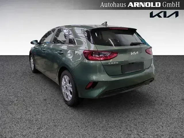 Usado Kia Ceed Vision 140 CV (102 kW) 2025 Verde Utilitario