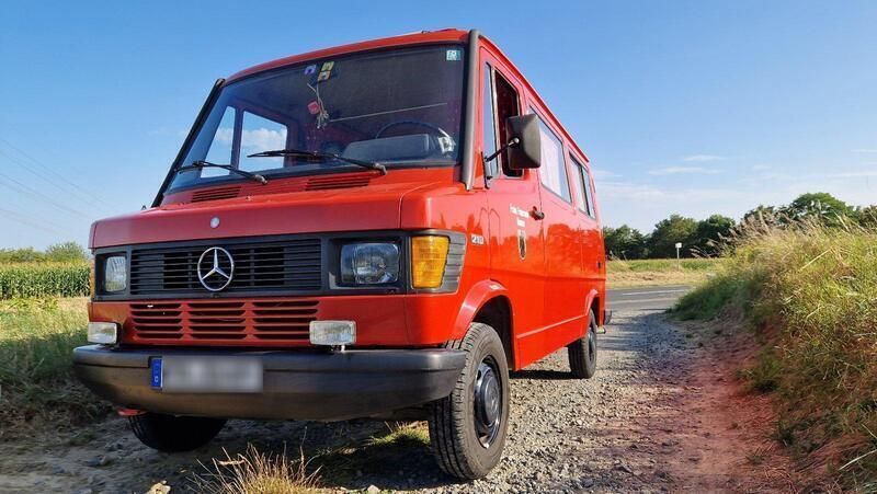 Rot Gebraucht 1990 Mercedes T1 Van | 10.900 € - Bild 1/4