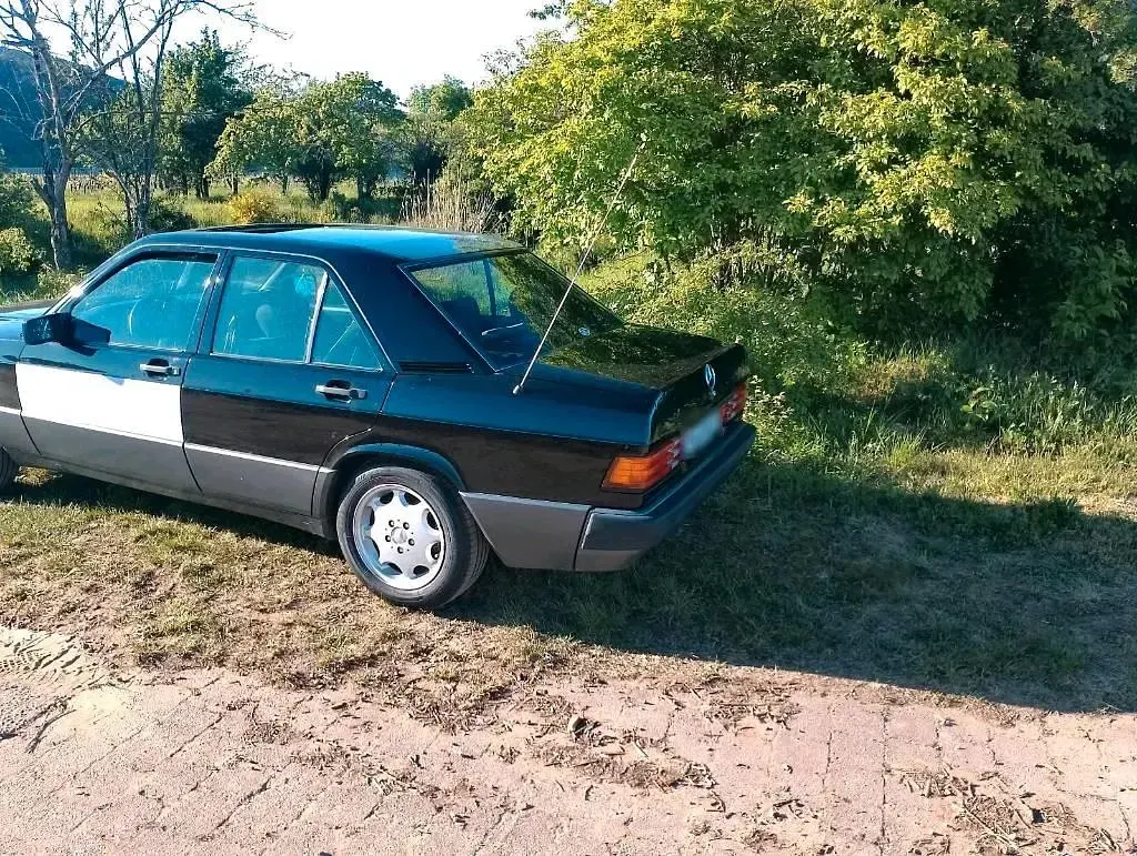 Gebraucht Mercedes 190 118 PS (86 kW) 1990 Schwarz Limousine