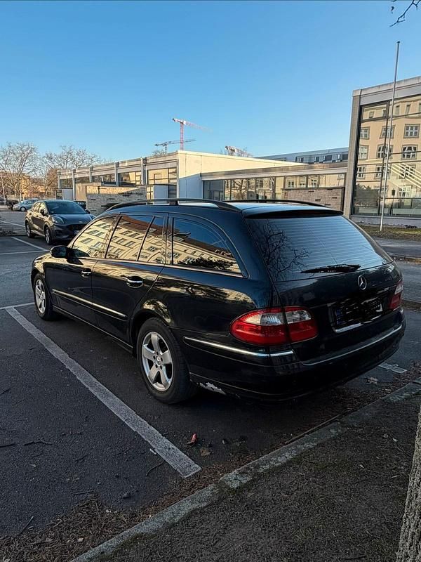 Gebraucht Mercedes E220 150 PS (110 kW) 2005 Schwarz Kombi
