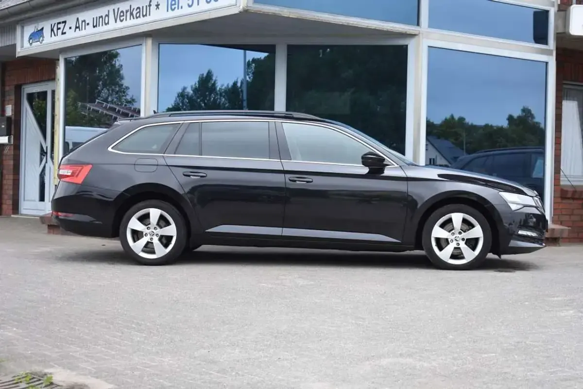 Gebraucht Skoda Superb Ambition 150 PS (110 kW) 2023 Schwarz Kombi