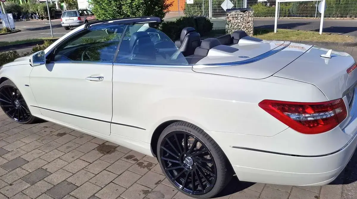 Gebraucht Mercedes E250 Elegance 204 PS (150 kW) 2011 Weiß Cabrio