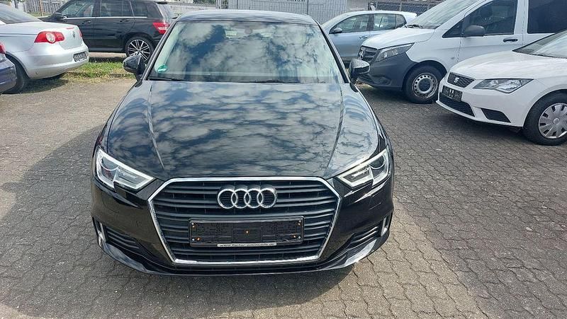 Gebraucht Audi A3 Sport 116 PS (85 kW) 2017 Mythosschwarz metallic Limousine