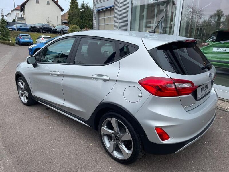 Gebraucht Ford Fiesta 101 PS (74 kW) 2018 Polarsilber metallic (metallic) Kleinwagen