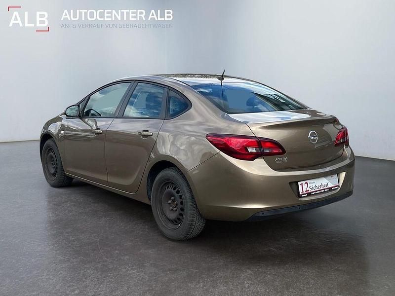 Usata Opel Astra 116 CV (85 kW) 2013 Oro Berlina