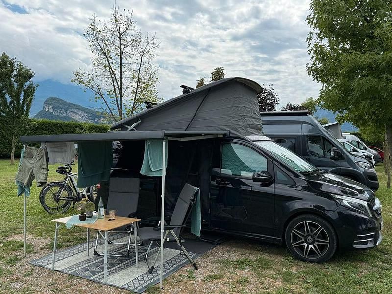 Schwarz Gebraucht 2020 Mercedes V300 Marco Polo Van / Kleinbus | 53.750 € (Guter Preis) - Bild 1/4