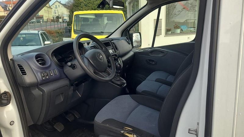 Gebraucht Opel Vivaro 115 PS (84 kW) 2015 Weiß Van / Kleinbus