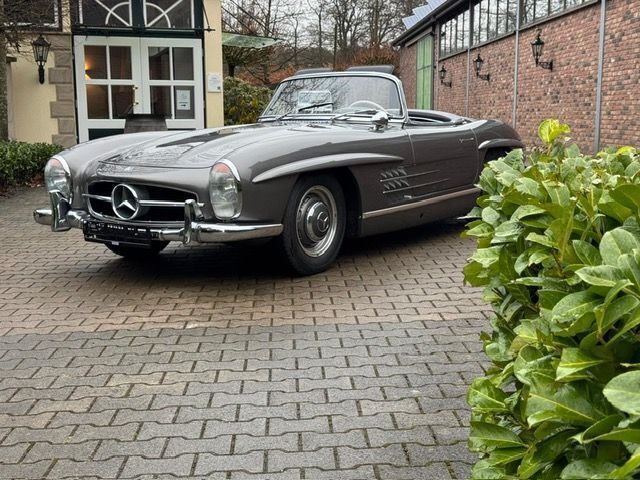 Grau Gebraucht 1961 Mercedes SL300 Cabrio | 1.340.000 € - Bild 1/4