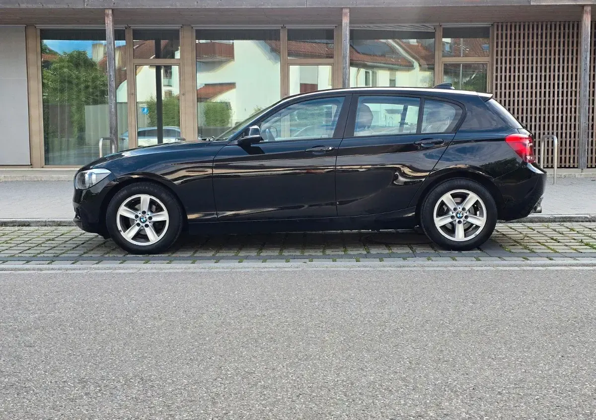 Gebraucht BMW 116 116 PS (85 kW) 2012 Schwarz Kleinwagen