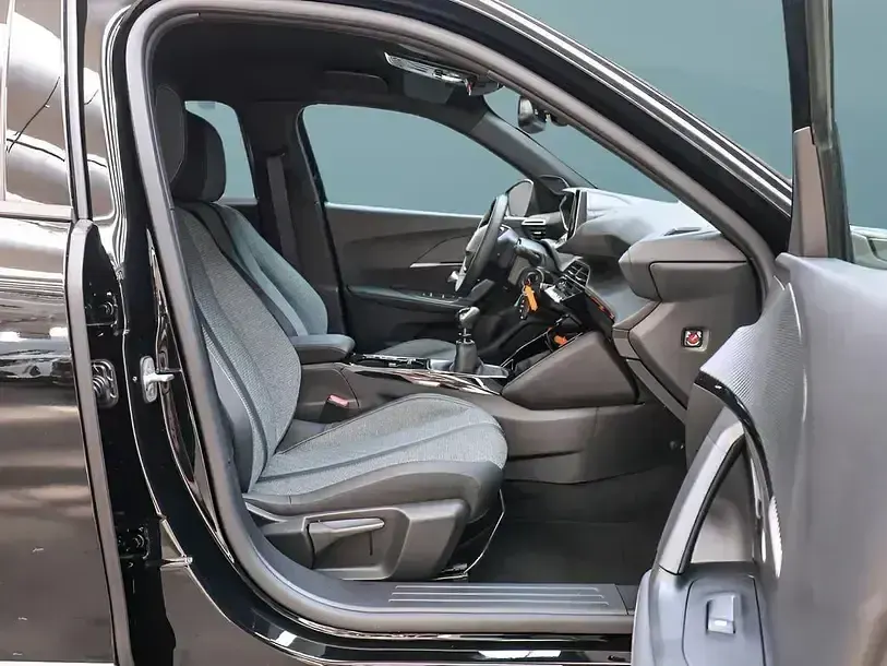 Gebraucht Peugeot 2008 101 PS (74 kW) 2024 Schwarz SUV