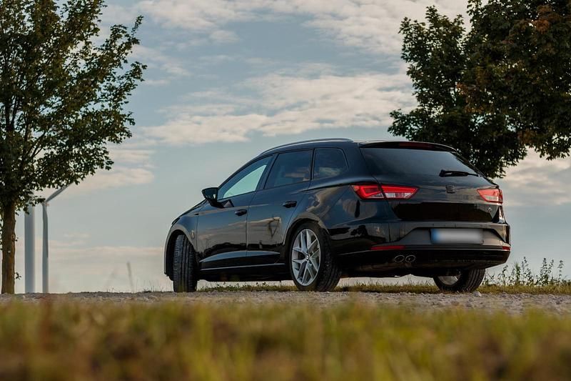 Second-hand Seat Leon ST 184 CP (135 kW) 2015 Negru Break