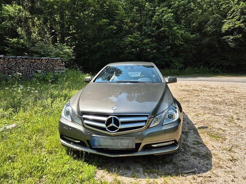 Gebraucht Mercedes E250 204 PS (150 kW) 2011 Grau Coupé