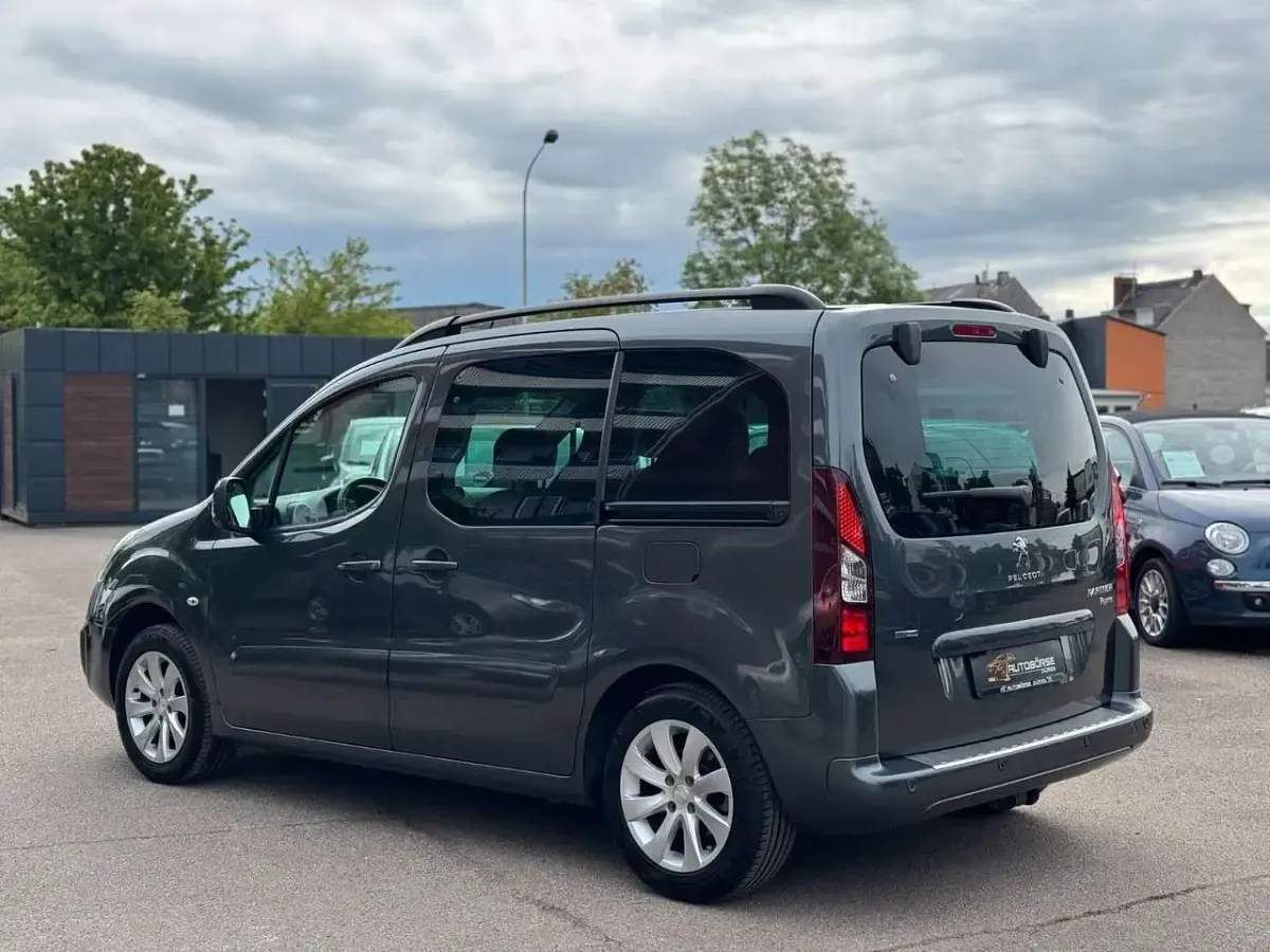 Gebraucht Peugeot Partner Allure 110 PS (80 kW) 2017 Gris shark Van / Kleinbus