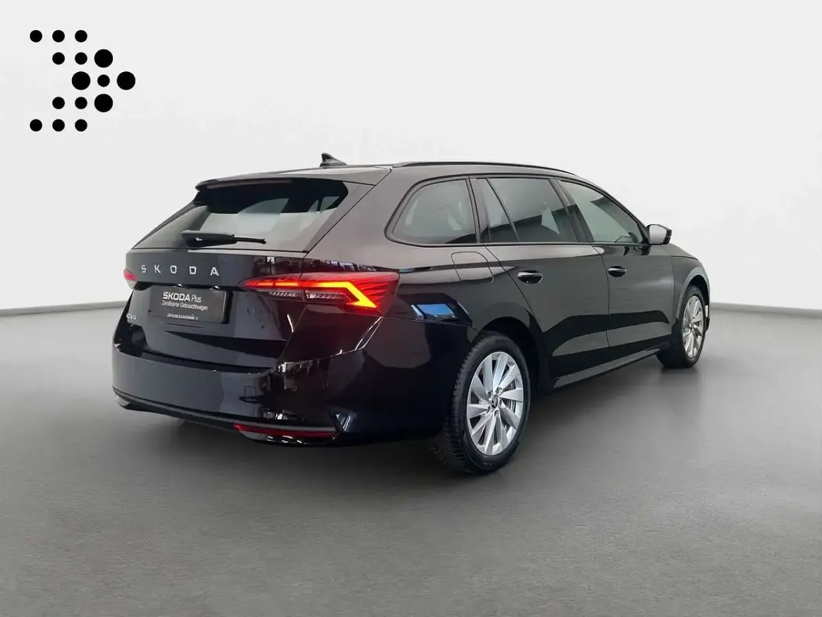 Gebraucht Skoda Octavia Selection 150 PS (110 kW) 2025 Schwarzmagic perleffekt Kombi