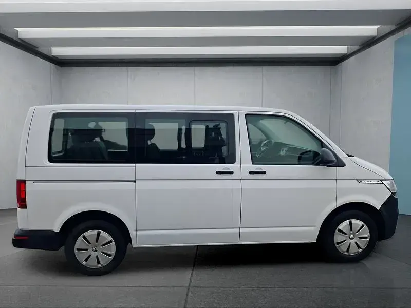 Second-hand VW Caravelle 110 CP (80 kW) 2021 Alb Van