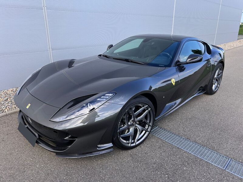 Grau Gebraucht 2019 Ferrari 812 Coupé | 303.900 € - Bild 1/4