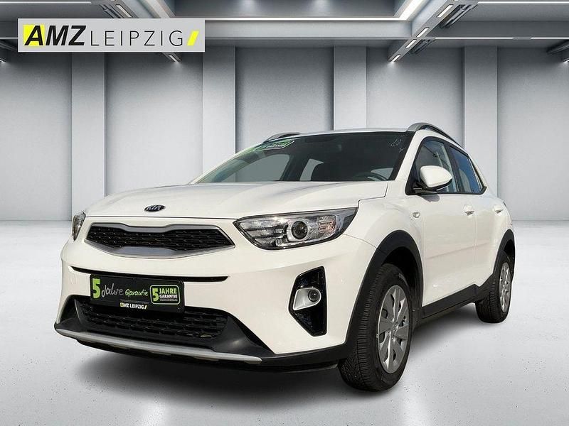 (ud) clear white s Gebraucht 2018 Kia Stonic SUV | 11.490 € (Guter Preis) - Bild 1/4
