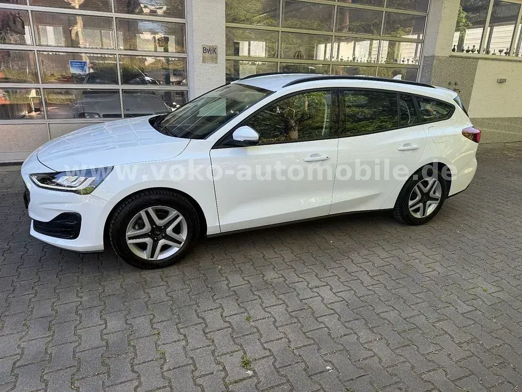 Gebraucht Ford Focus 125 PS (91 kW) 2022 Frozen white Kombi