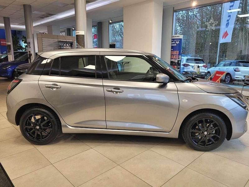 Gebraucht Suzuki Swift 83 PS (61 kW) 2025 Premium silver metallic Kleinwagen