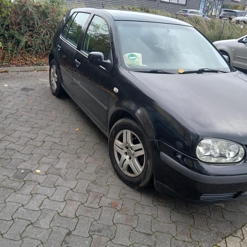 Schwarz Gebraucht 2002 VW Golf IV Kleinwagen | 1.700 € (Fairer Preis) - Bild 1/4