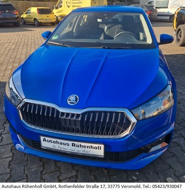 Blau Gebraucht 2024 Skoda Fabia Selection Limousine | 16.980 € (Fairer Preis) - Bild 1/4