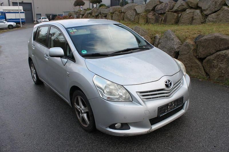 Silber Gebraucht 2011 Toyota Verso Life Van / Kleinbus | 2.450 € (Guter Preis) - Bild 1/4