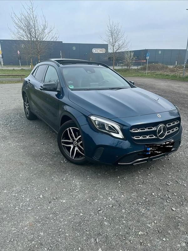Gebraucht Mercedes GLA250 210 PS (154 kW) 2019 Blau SUV