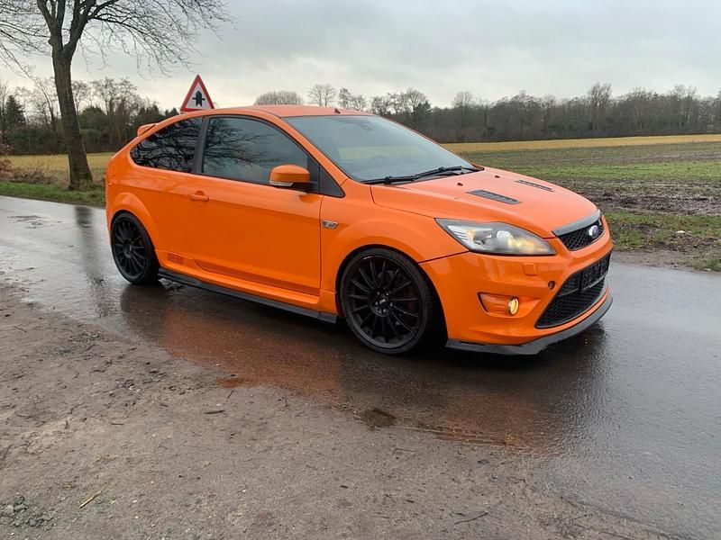 Orange Gebraucht 2008 Ford Focus ST Limousine | 3.800 € (Superpreis) - Bild 1/4