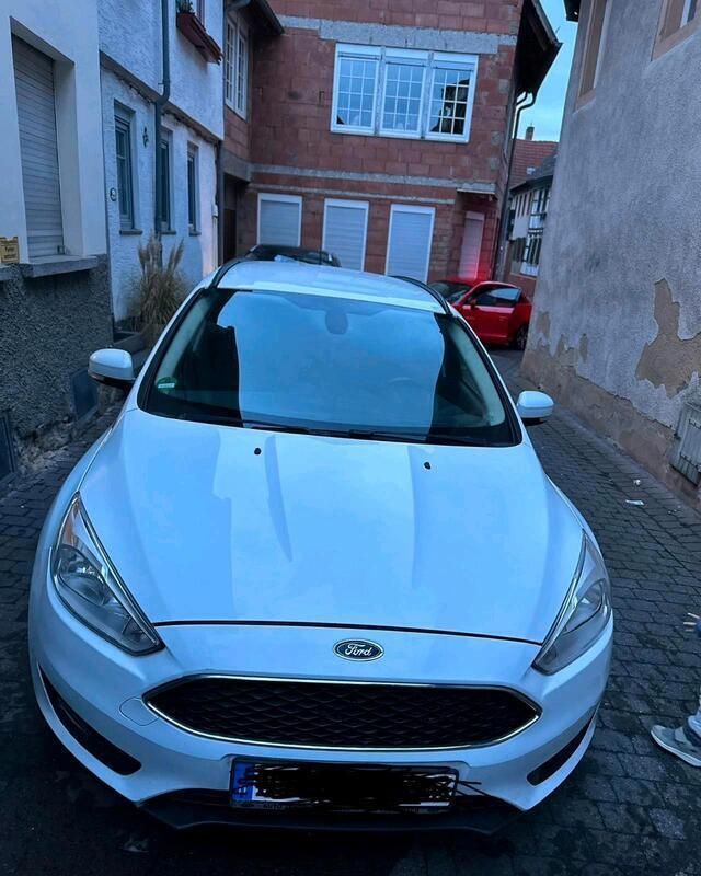 Weiß Gebraucht 2015 Ford Focus Kombi | 5.900 € (Teuer) - Bild 1/4
