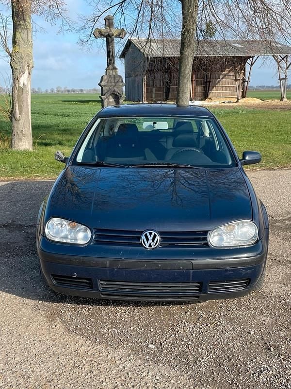 Gebraucht VW Golf IV 68 PS (50 kW) 2002 Blau Kleinwagen