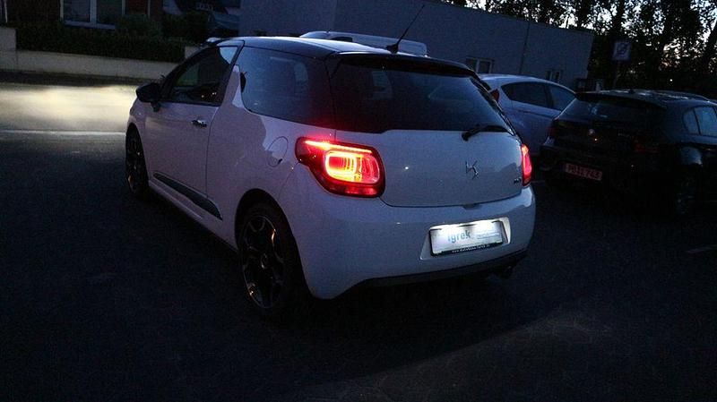 Gebraucht Citroën DS3 Chic 110 PS (80 kW) 2018 Weiß Kleinwagen