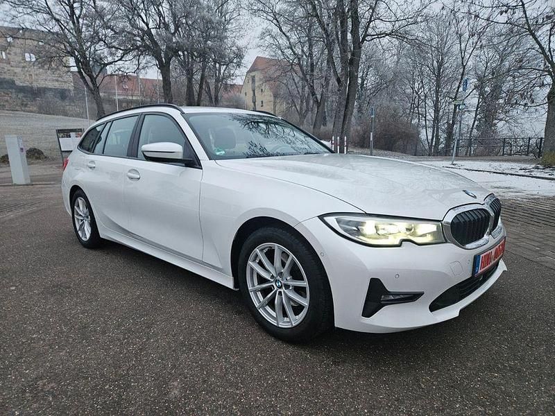 Weiß Gebraucht 2020 BMW 320 Comfort Edition Limousine | 22.491 € (Superpreis) - Bild 1/4