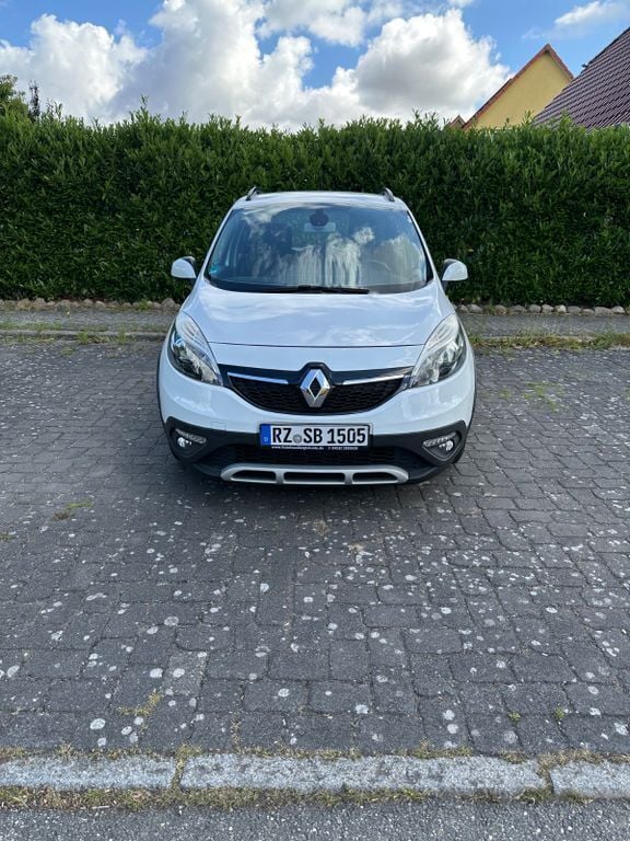 Weiß Gebraucht 2013 Renault Scénic III Initiale Paris Van / Kleinbus | 4.500 € (Guter Preis) - Bild 1/4