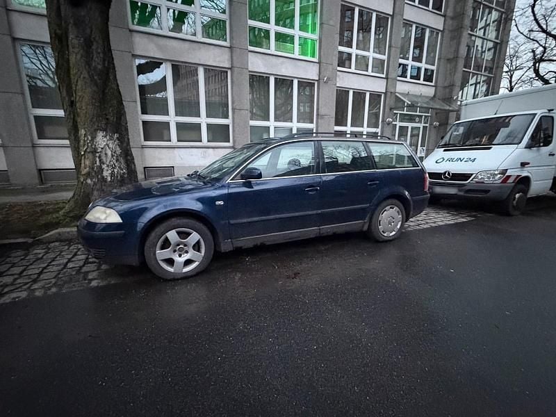 Gebraucht VW Passat 131 PS (96 kW) 2003 Blau Kombi