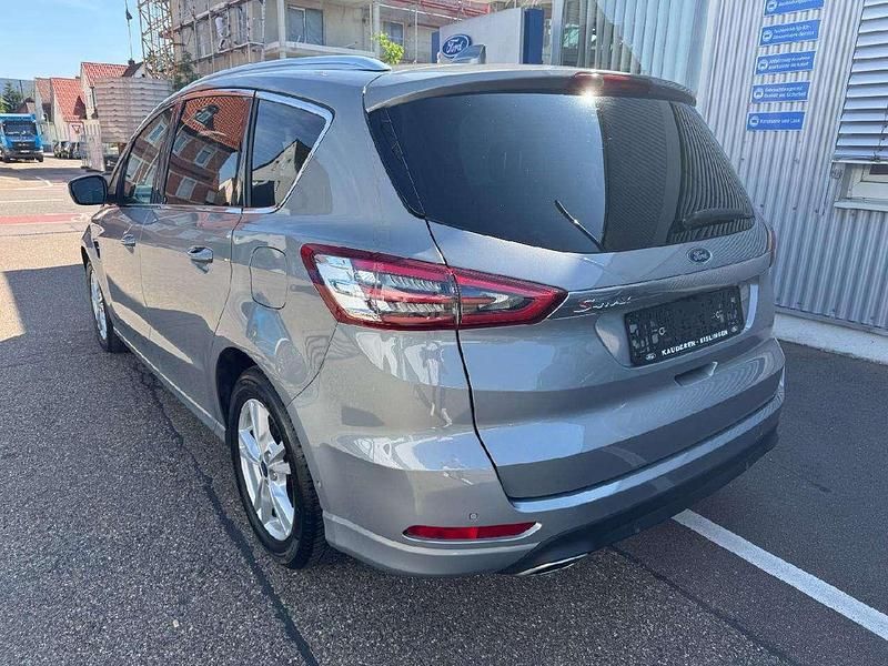 Gebraucht Ford S-MAX Titanium 190 PS (139 kW) 2020 Solarsilber Van / Kleinbus