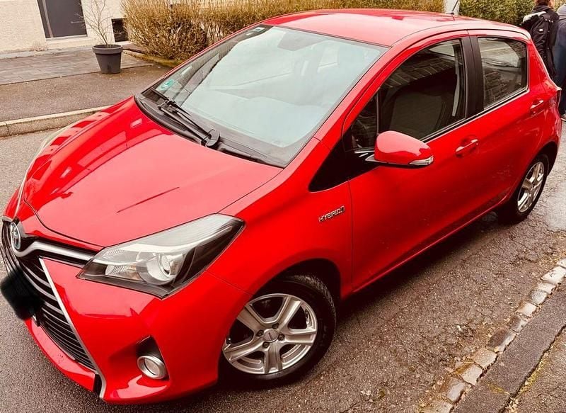 Gebraucht Toyota Yaris 101 PS (74 kW) 2014 Rot Kleinwagen