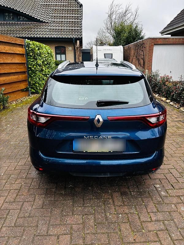 Gebraucht Renault Mégane GrandTour Business 132 PS (97 kW) 2018 Blau Kombi