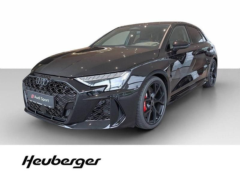 Mythosschwarz metallic Neu 2025 Audi RS3 Sportback Sport Kleinwagen | 74.990 € (Etwas zu teuer) - Bild 1/4