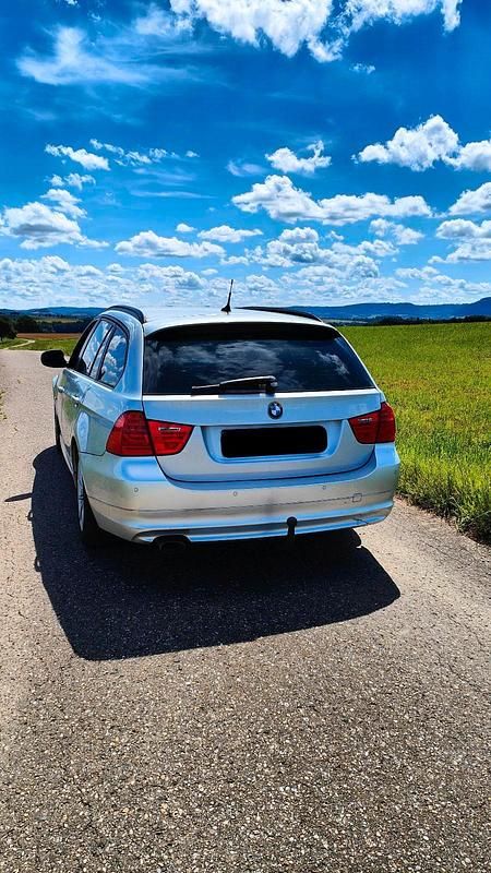 Gebraucht BMW 320 184 PS (135 kW) 2011 Silber Kombi