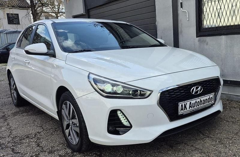 Gebraucht Hyundai i30 140 PS (102 kW) 2017 Weiß Limousine