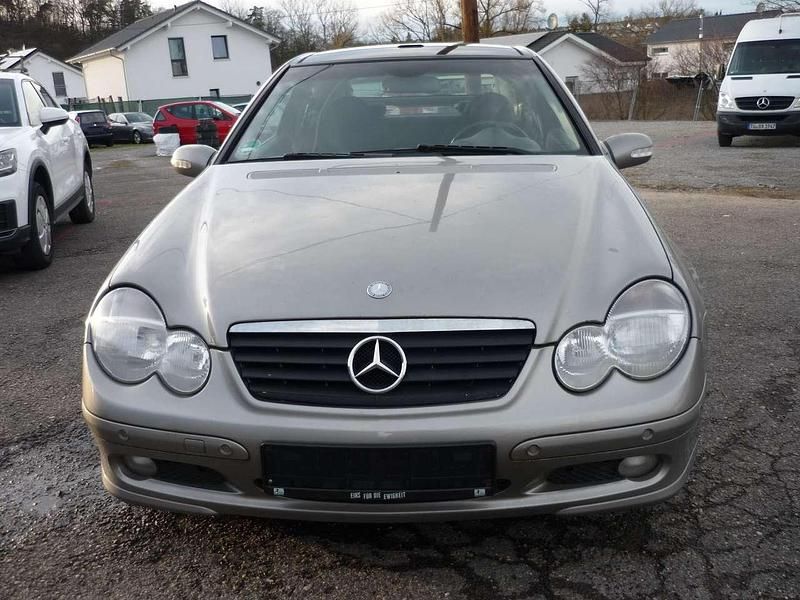 Grau Gebraucht 2004 Mercedes CL200 Coupé | 1.950 € - Bild 1/4