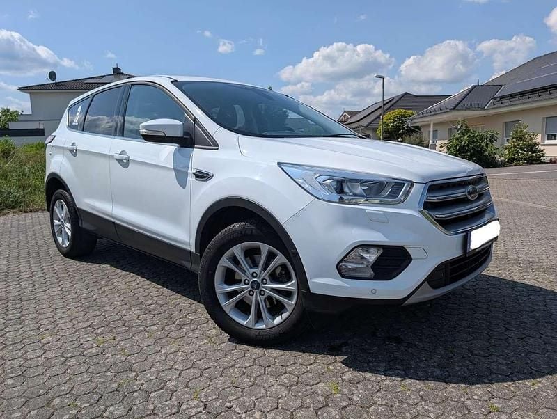 Weiß Gebraucht 2018 Ford Kuga Titanium SUV | 15.888 € (Guter Preis) - Bild 1/4