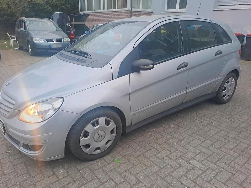 Gebraucht Mercedes B180 109 PS (80 kW) 2005 Grau Van / Kleinbus