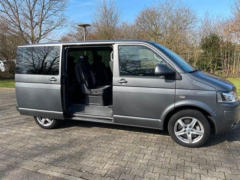 Gebraucht VW Multivan 179 PS (131 kW) 2013 Grau Van