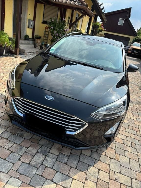 Schwarz Gebraucht 2019 Ford Focus Cool & Connect Limousine | 12.999 € (Fairer Preis) - Bild 1/4