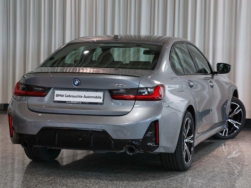 Gebraucht BMW 330e M Sport 184 PS (135 kW) 2023 Skyscraper grau Limousine
