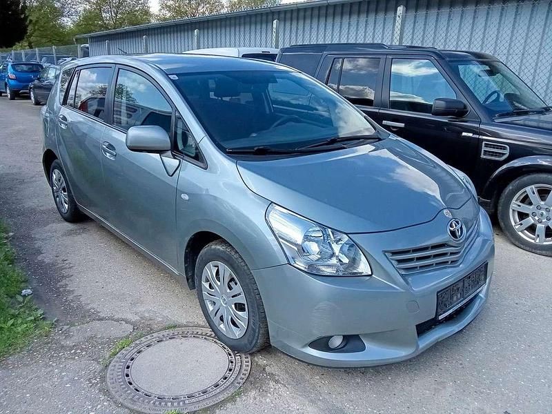 Gebraucht Toyota Verso Basis 126 PS (92 kW) 2012 Grey metallic Van / Kleinbus