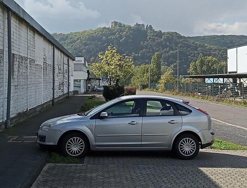 Silber Gebraucht 2007 Ford Focus Limousine | 1.250 € (Guter Preis) - Bild 1/4